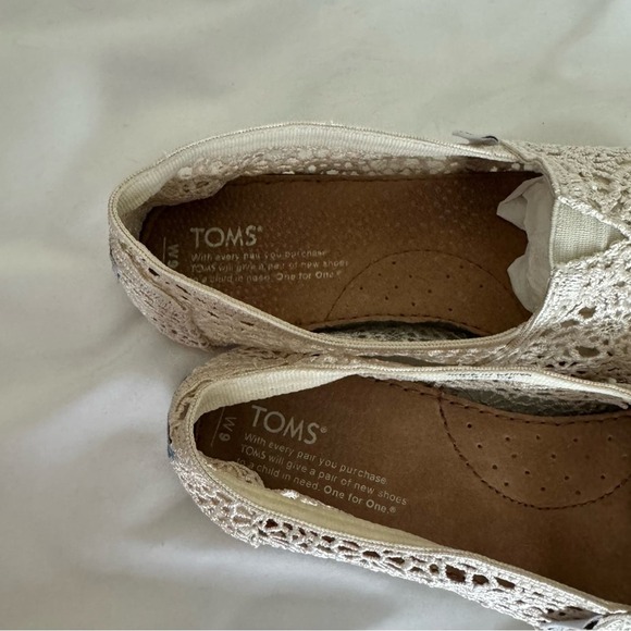 TOMS Women Alpargata Moroccan Crochet Classic Slip-On | Size 9 - Picture 4 of 5
